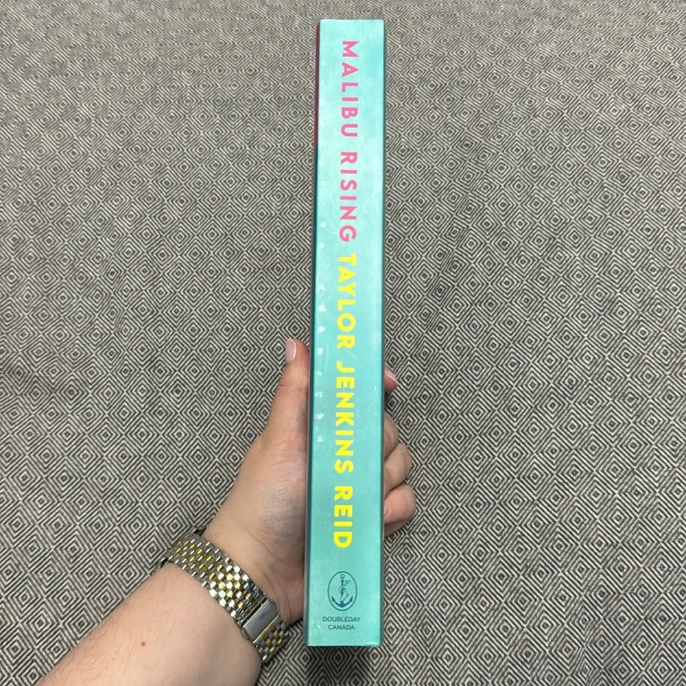 Malibu Rising by Taylor Jenkins Reid - Picture 4 of 4